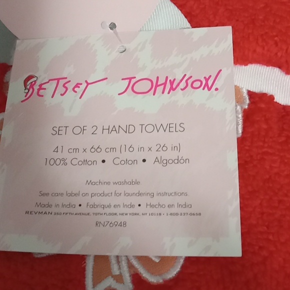Betsey Johnson Christmas Towel Set - Picture 3 of 3